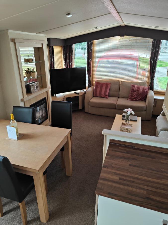 Holiday Home Sleeps Six Saint Leonards Екстериор снимка